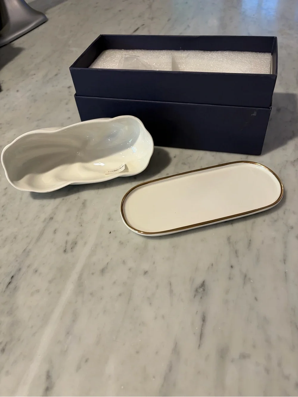 Jonathan Adler Geneva Ceramic Butter Dish in White with Gold Trim nib